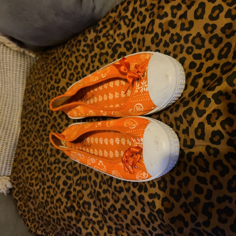 max collection orange w/white paisley sneakers